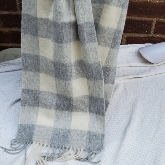 Uniqlo‎ gray plaid scarf - Picture 6 of 8